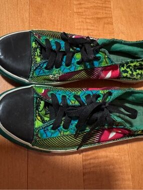 Converse All-Star canvas sneakers with boutique print in men’s size 8.5